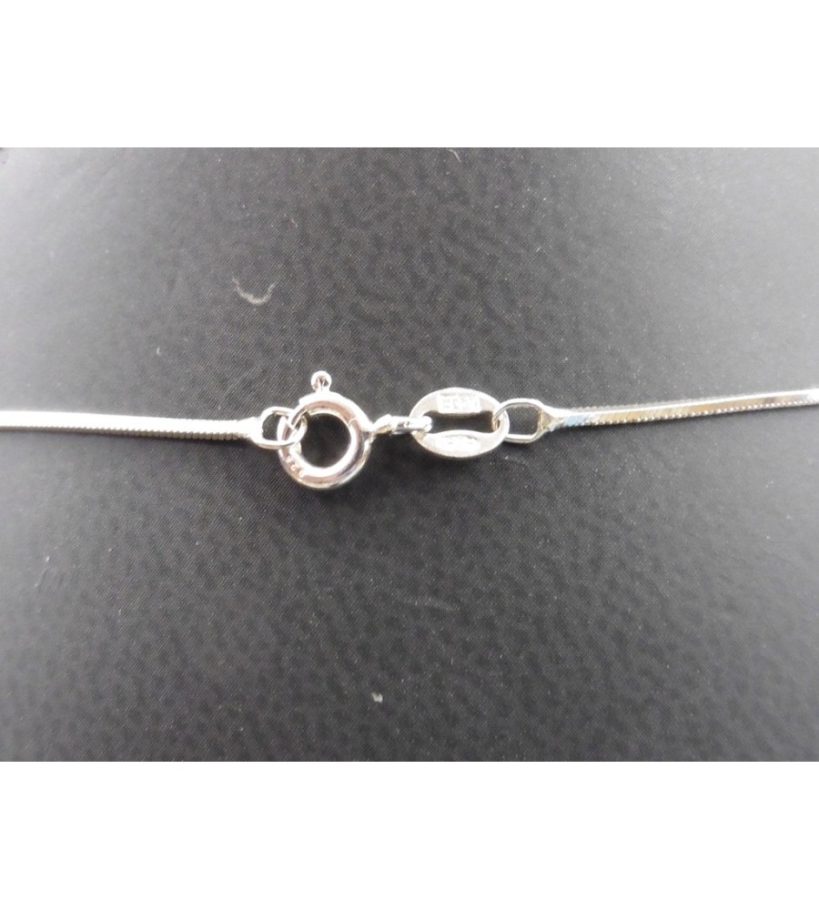 Zilveren hanger met paarse zirkonia en collier
