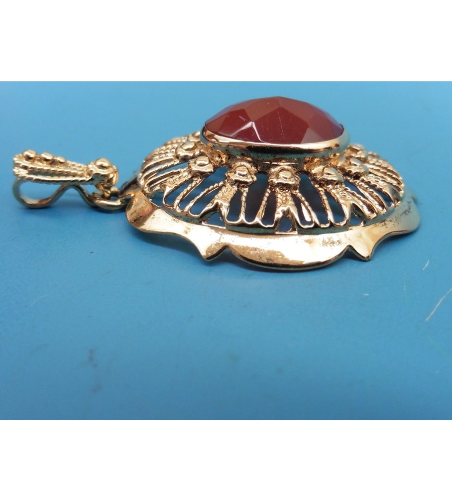 Gouden hanger met carneool