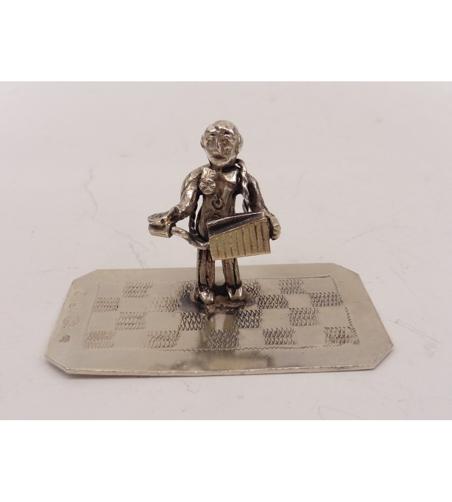 Zilveren miniatuur Man met handorgel