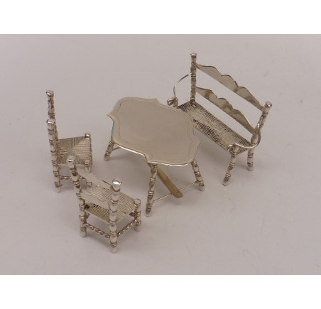 Zilveren miniatuur Tafel, bankje en 2 stoelen