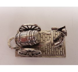 Zilveren miniatuur Soldaat met ton op handkar