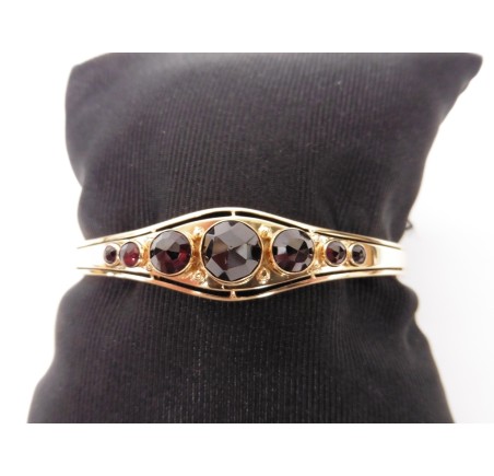 Gouden slavenarmband met granaat