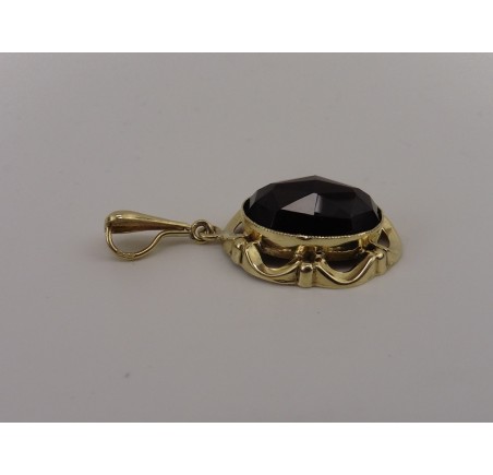 Gouden hanger met granaat