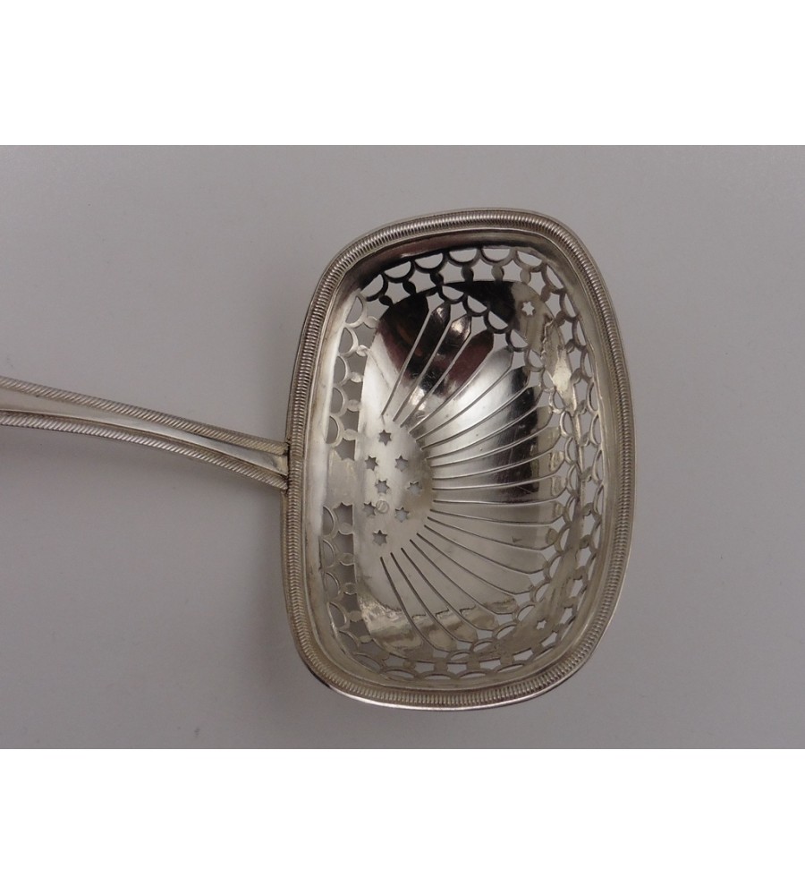 Zilveren strooilepel