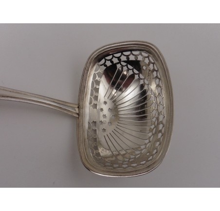 Zilveren strooilepel