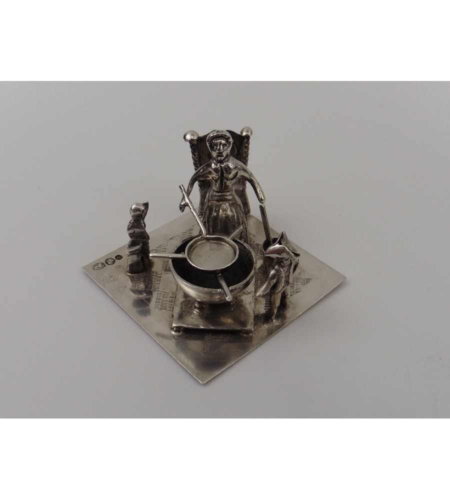 Zilveren miniatuur Kokende vrouw met kinderen