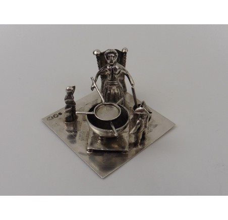 Zilveren miniatuur Kokende vrouw met kinderen