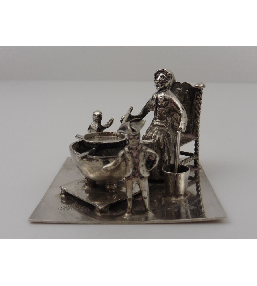 Zilveren miniatuur Kokende vrouw met kinderen