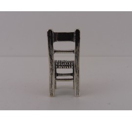 Zilveren miniatuur stoel