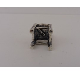 Zilveren miniatuur stoel