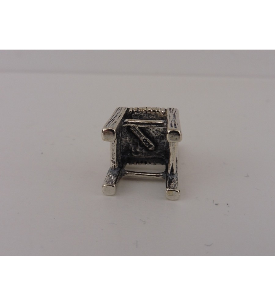 Zilveren miniatuur stoel