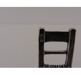 Zilveren miniatuur stoel