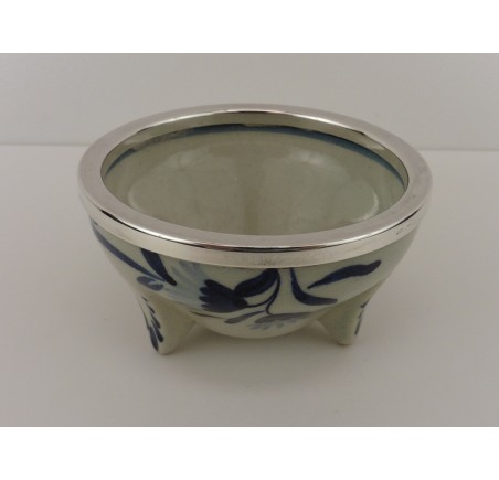 Aardewerken lekbakje met zilveren rand