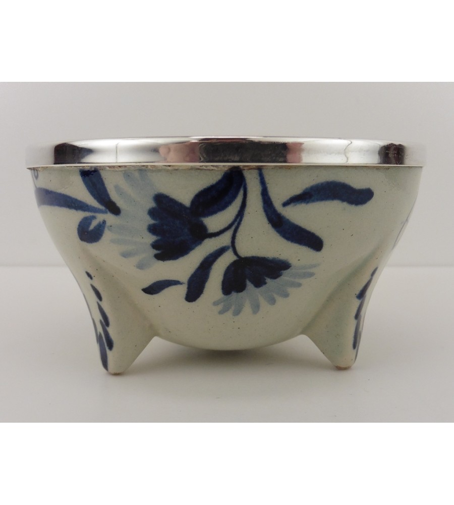 Aardewerken lekbakje met zilveren rand