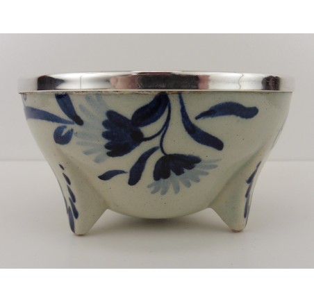 Aardewerken lekbakje met zilveren rand