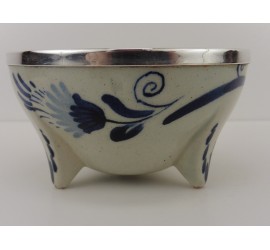 Aardewerken lekbakje met zilveren rand