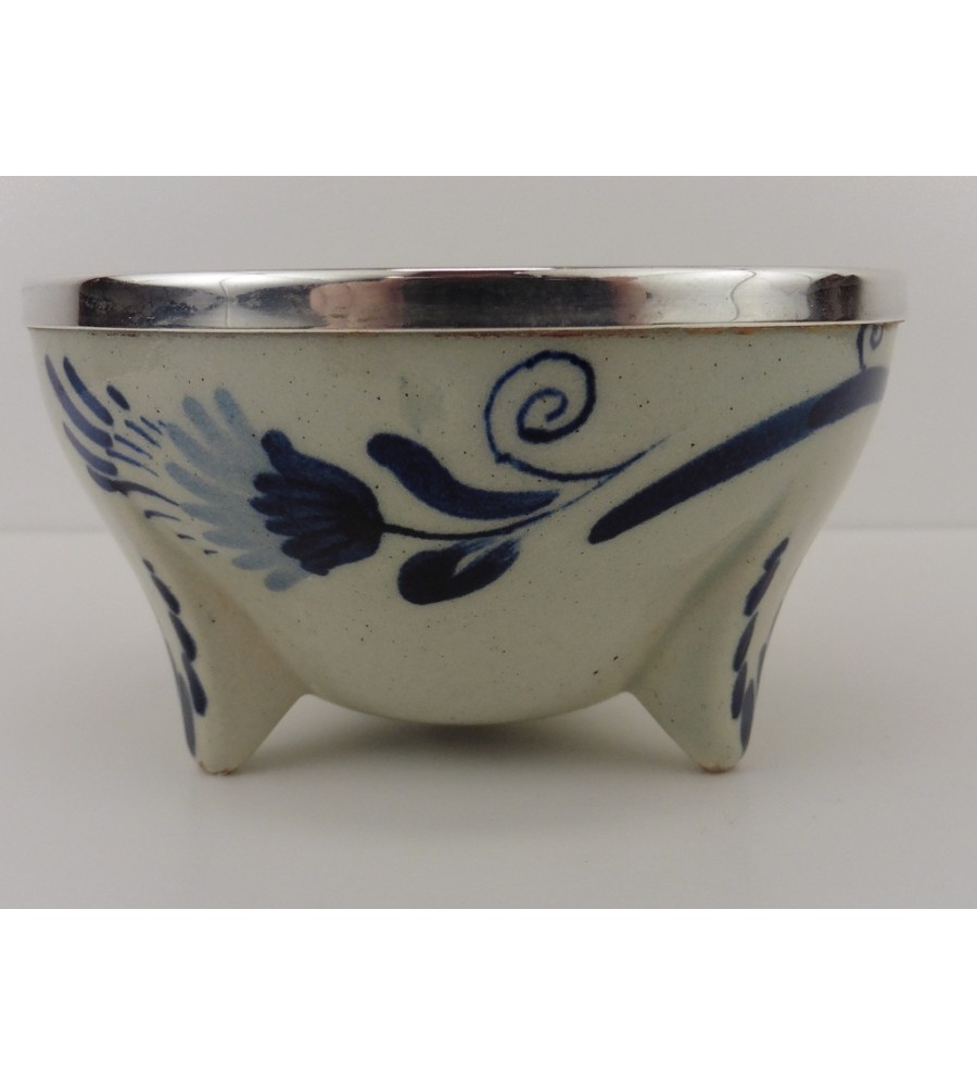 Aardewerken lekbakje met zilveren rand