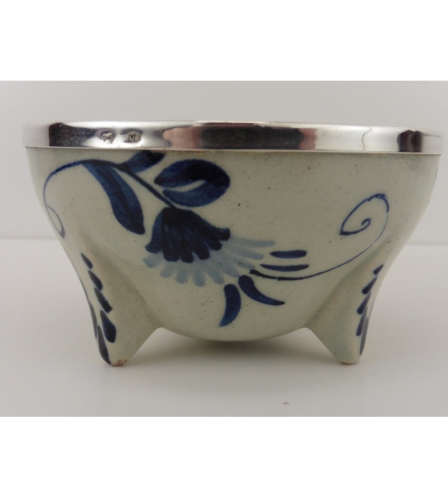 Aardewerken lekbakje met zilveren rand