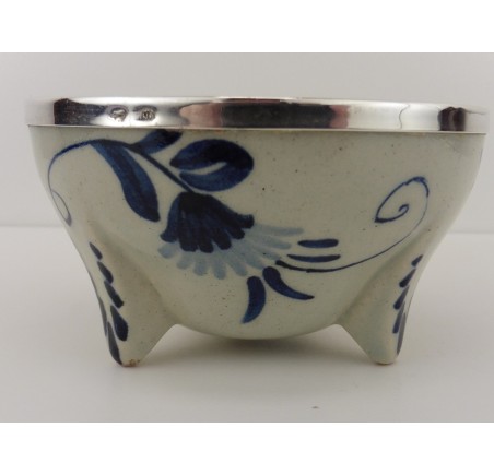 Aardewerken lekbakje met zilveren rand