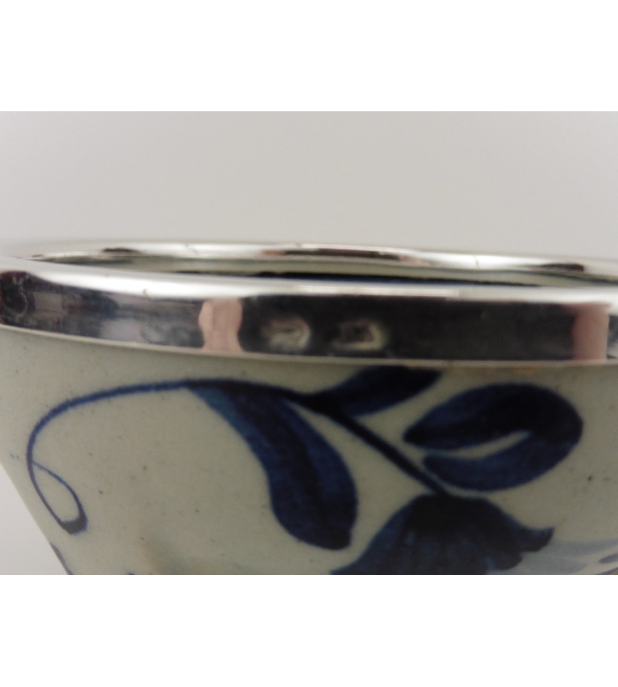 Aardewerken lekbakje met zilveren rand