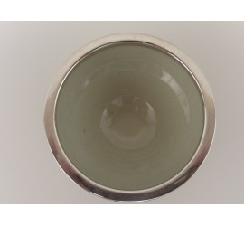 Aardewerken lekbakje met zilveren rand