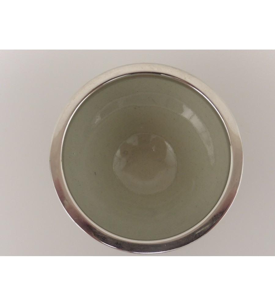 Aardewerken lekbakje met zilveren rand