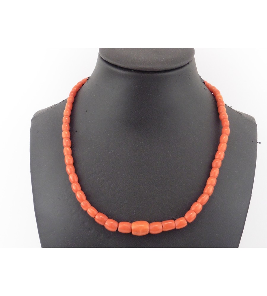 Bloedkoralen collier met gouden slot