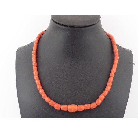 Bloedkoralen collier met gouden slot
