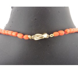 Bloedkoralen collier met gouden slot