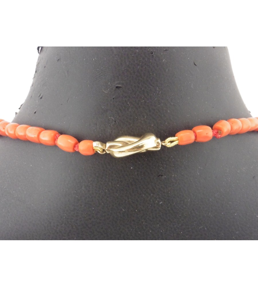Bloedkoralen collier met gouden slot