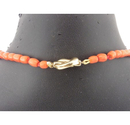 Bloedkoralen collier met gouden slot