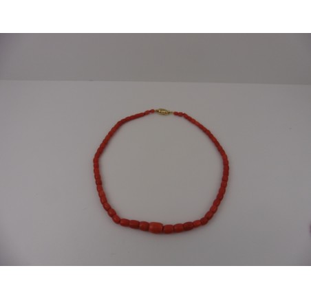 Bloedkoralen collier met gouden slot