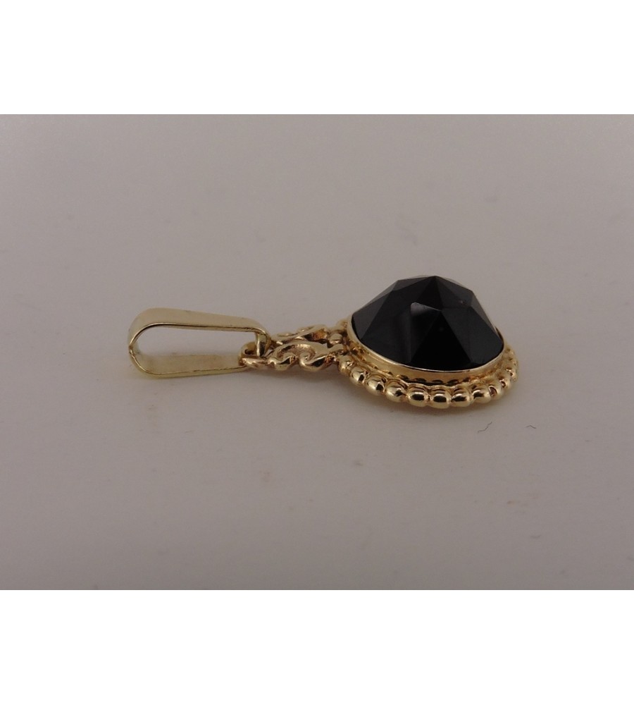 Gouden hanger met granaat