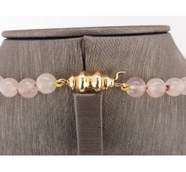 Rozenkwats collier met gouden slot en bolletjes