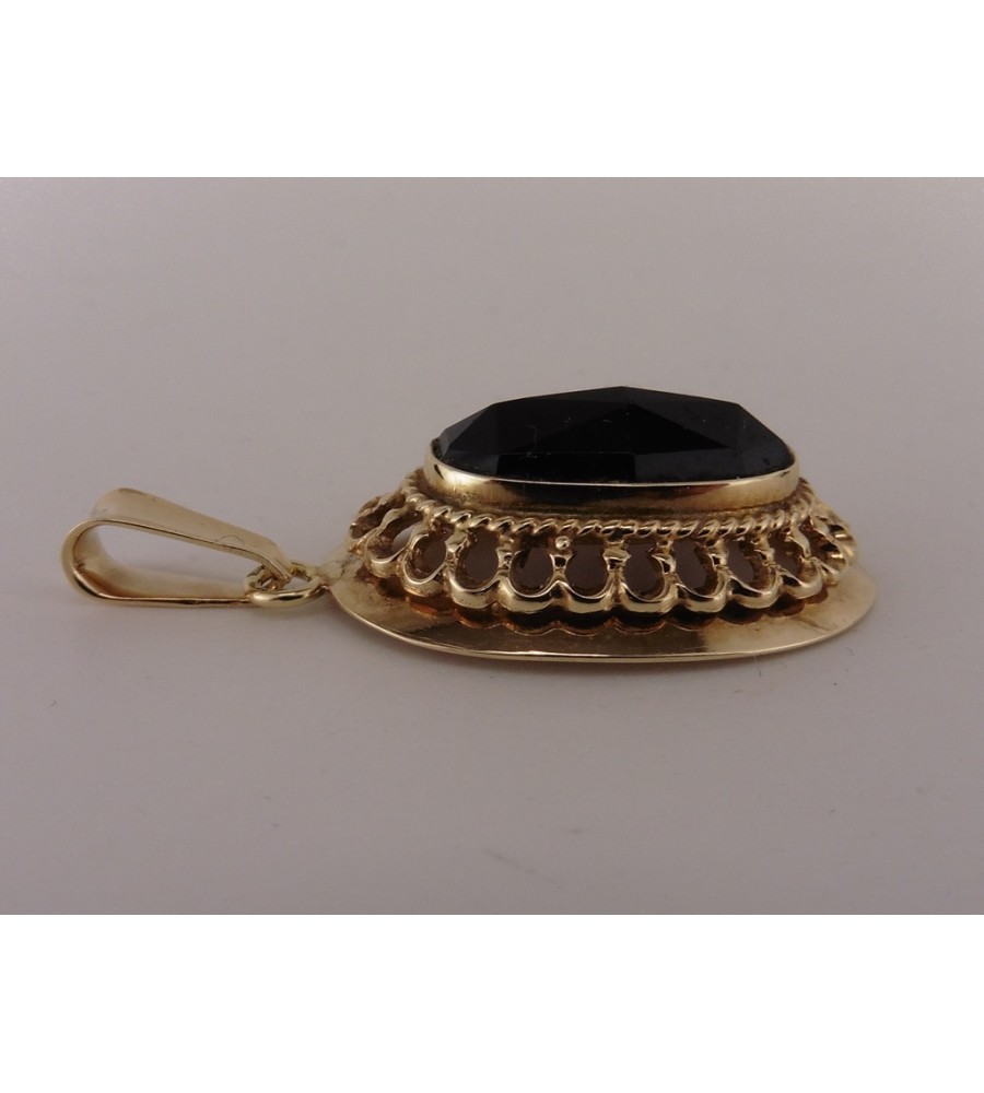 Gouden hanger met granaat