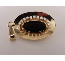 Gouden hanger met granaat