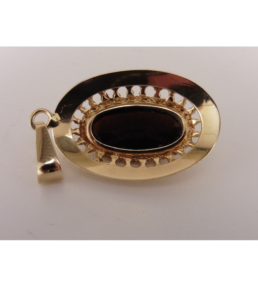 Gouden hanger met granaat