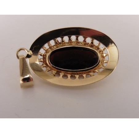 Gouden hanger met granaat