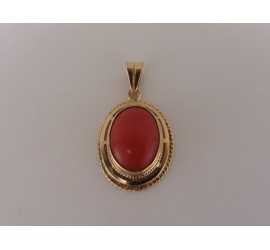 Gouden hanger met bloedkoraal