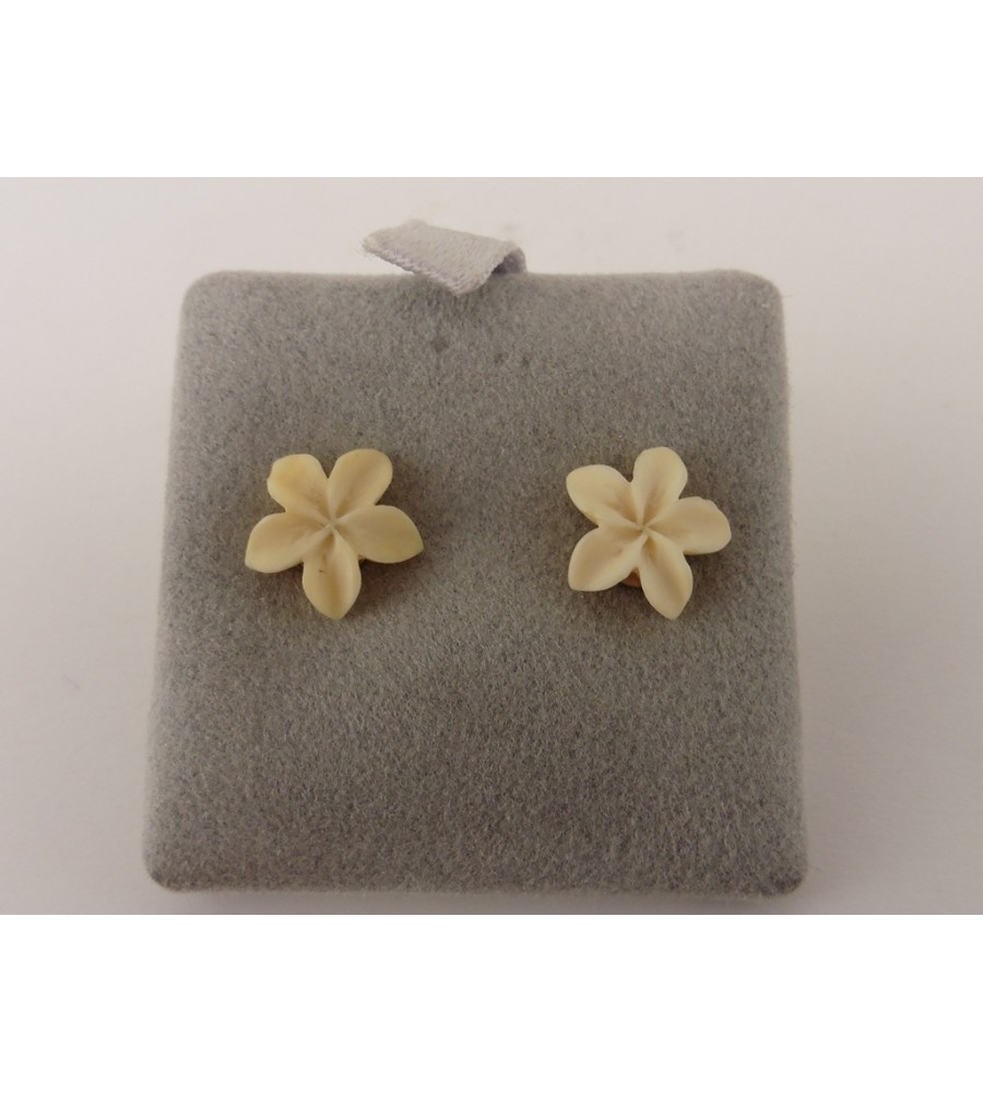 Zilveren oorknop bloemetje