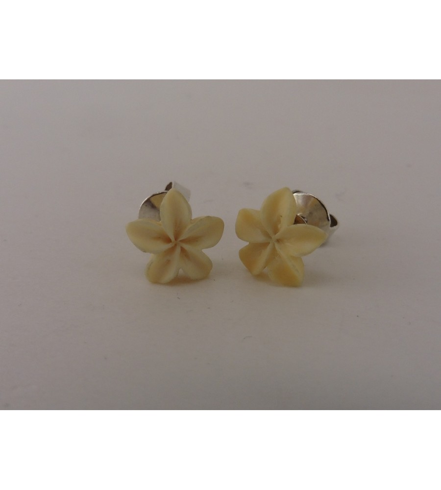 Zilveren oorknop bloemetje