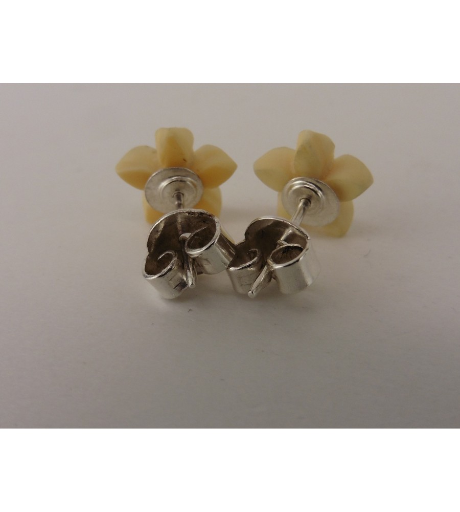 Zilveren oorknop bloemetje