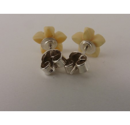 Zilveren oorknop bloemetje