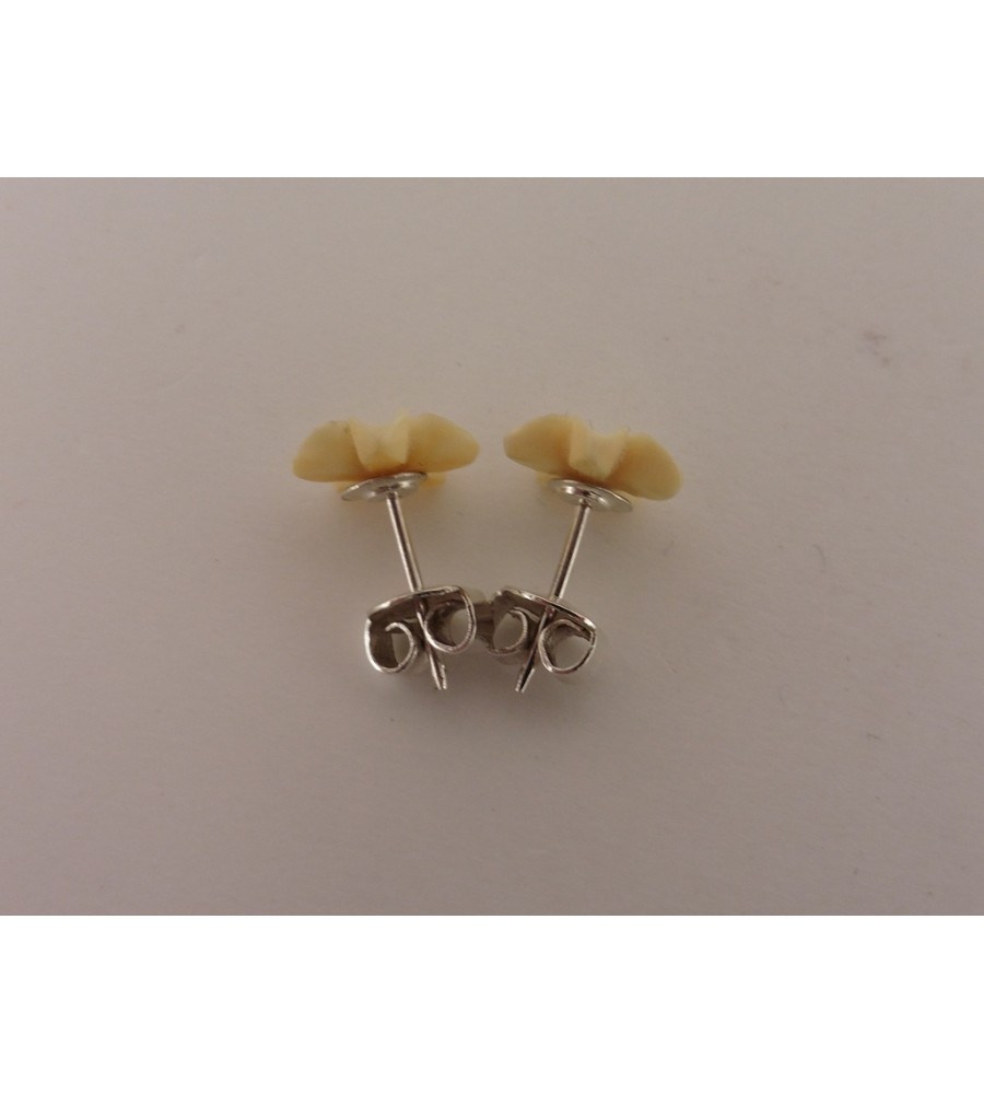 Zilveren oorknop bloemetje