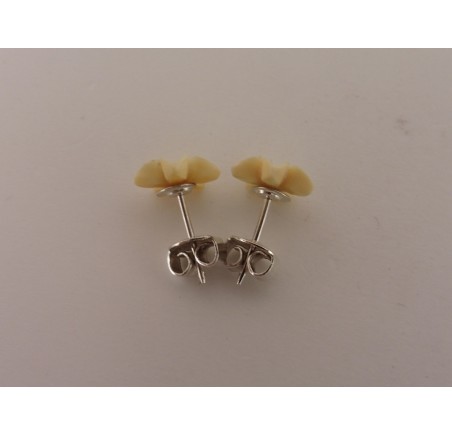 Zilveren oorknop bloemetje