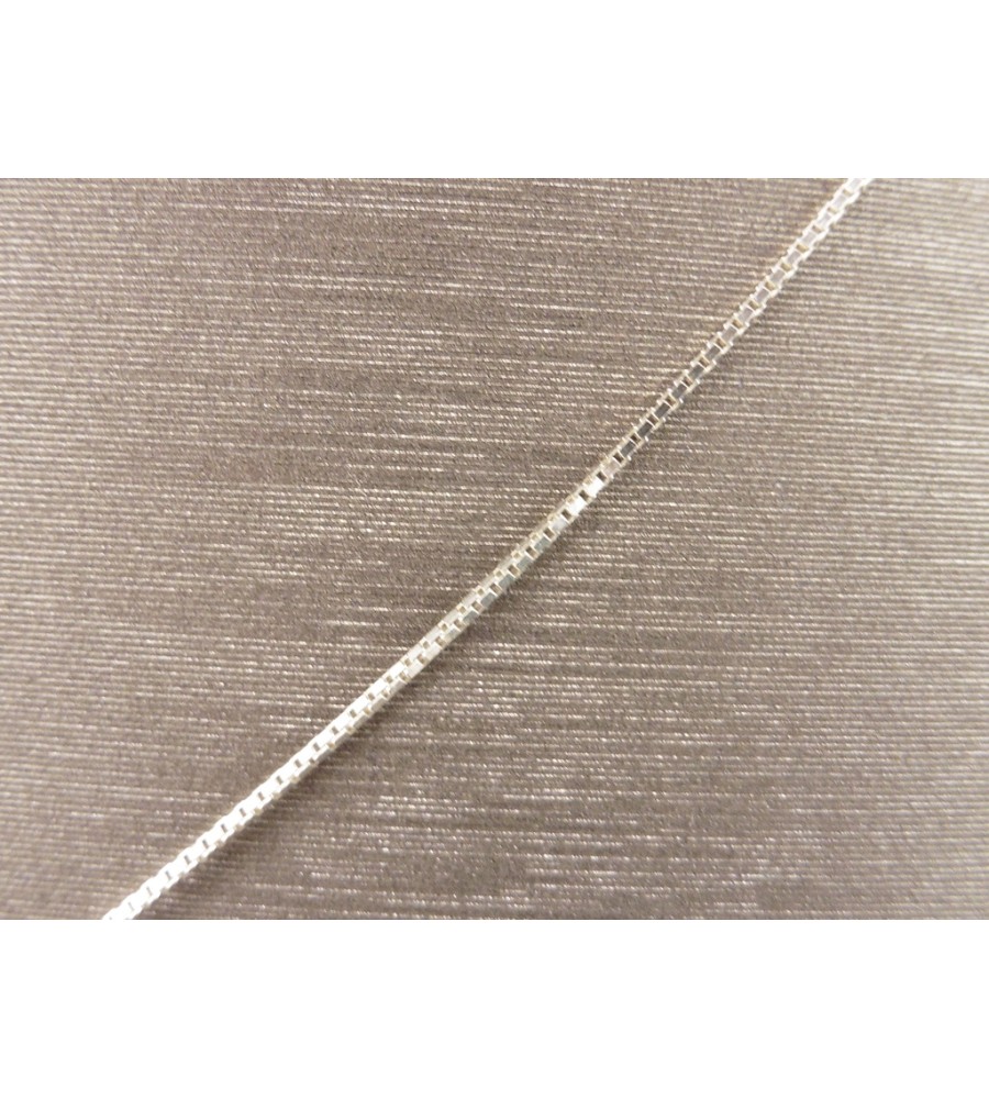 Zilveren collier met bloem hanger