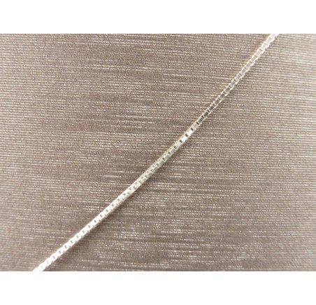 Zilveren collier met bloem hanger