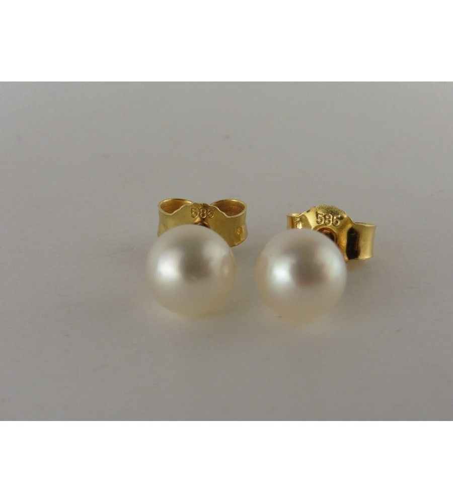 Gouden oorknopjes met parel