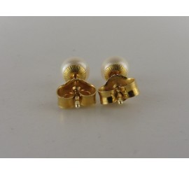 Gouden oorknopjes met parel