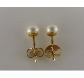 Gouden oorknopjes met parel